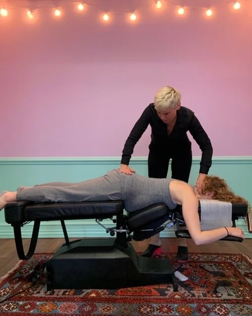 32 weeks pregnant  prenalal chiropractic adjustment.